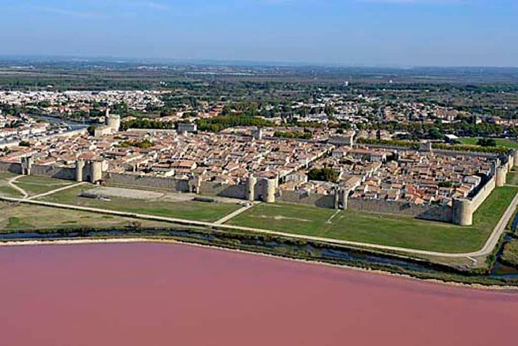 Un Charmant Logement Aigues-Mortes Exterior foto