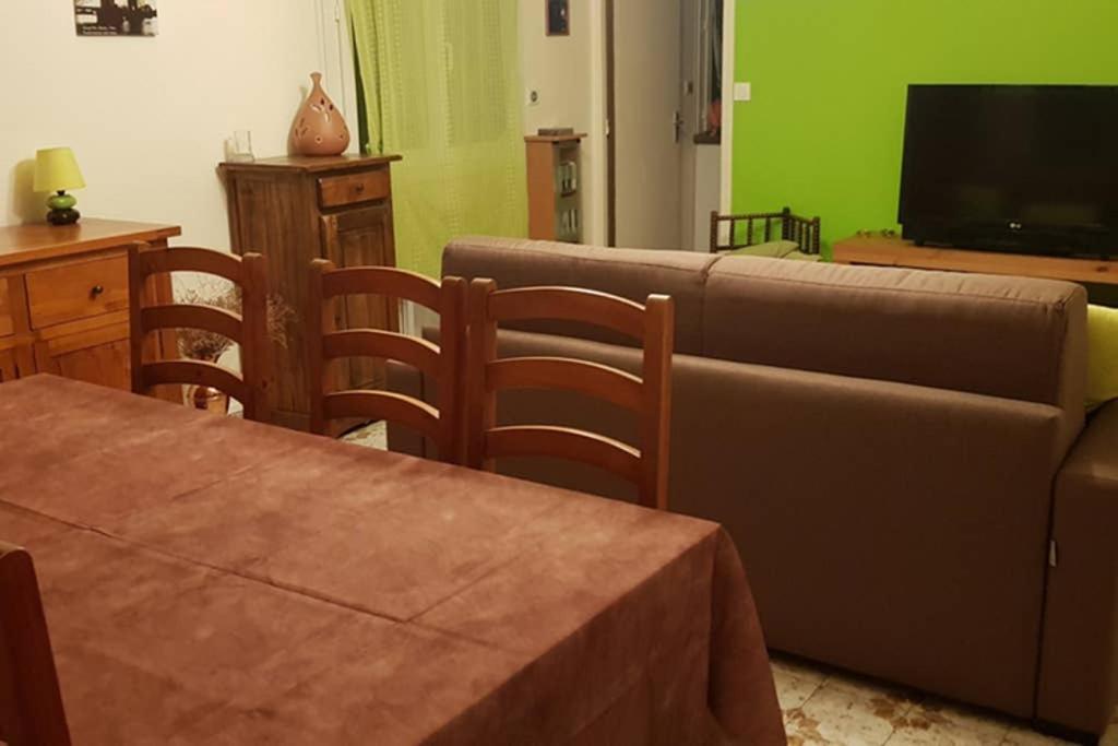 Un Charmant Logement Aigues-Mortes Exterior foto